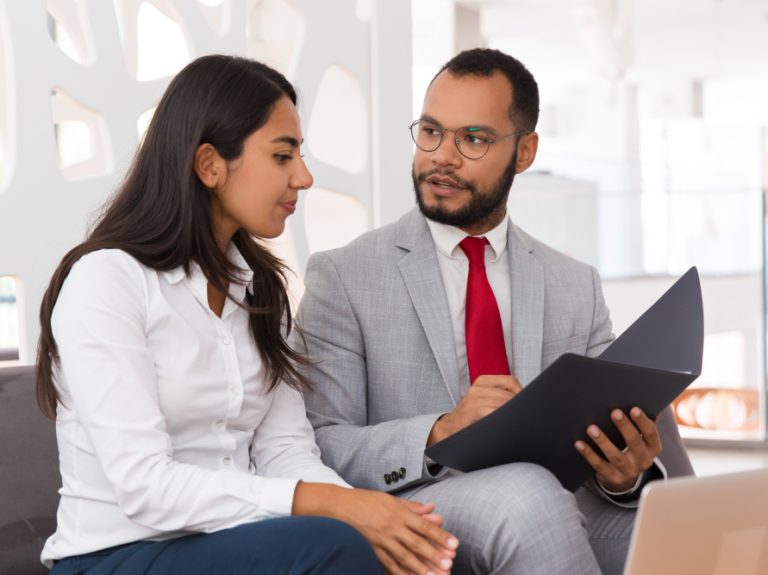 legal-expert-explaining-document-specifics-customer legal-expert-explaining-document-specifics-customer